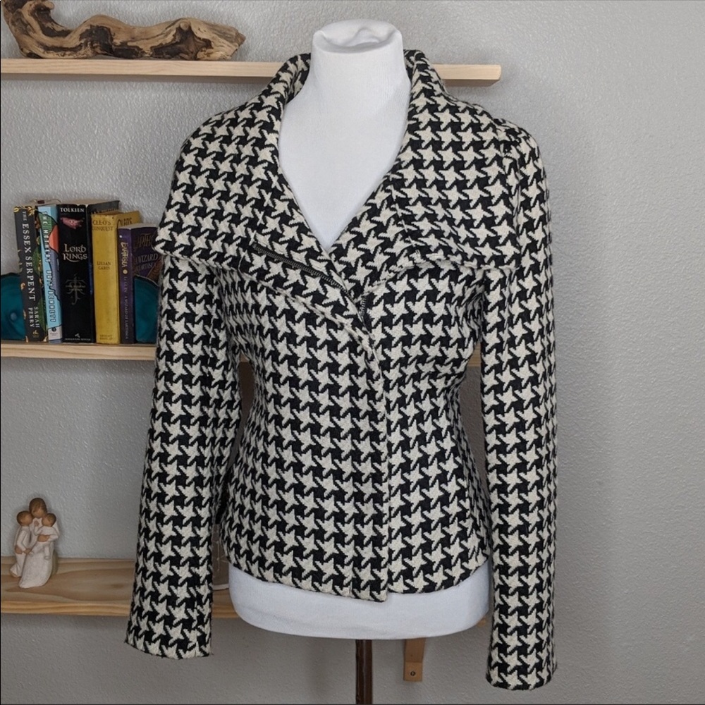 Houndstooth Patterned Coat 🧥